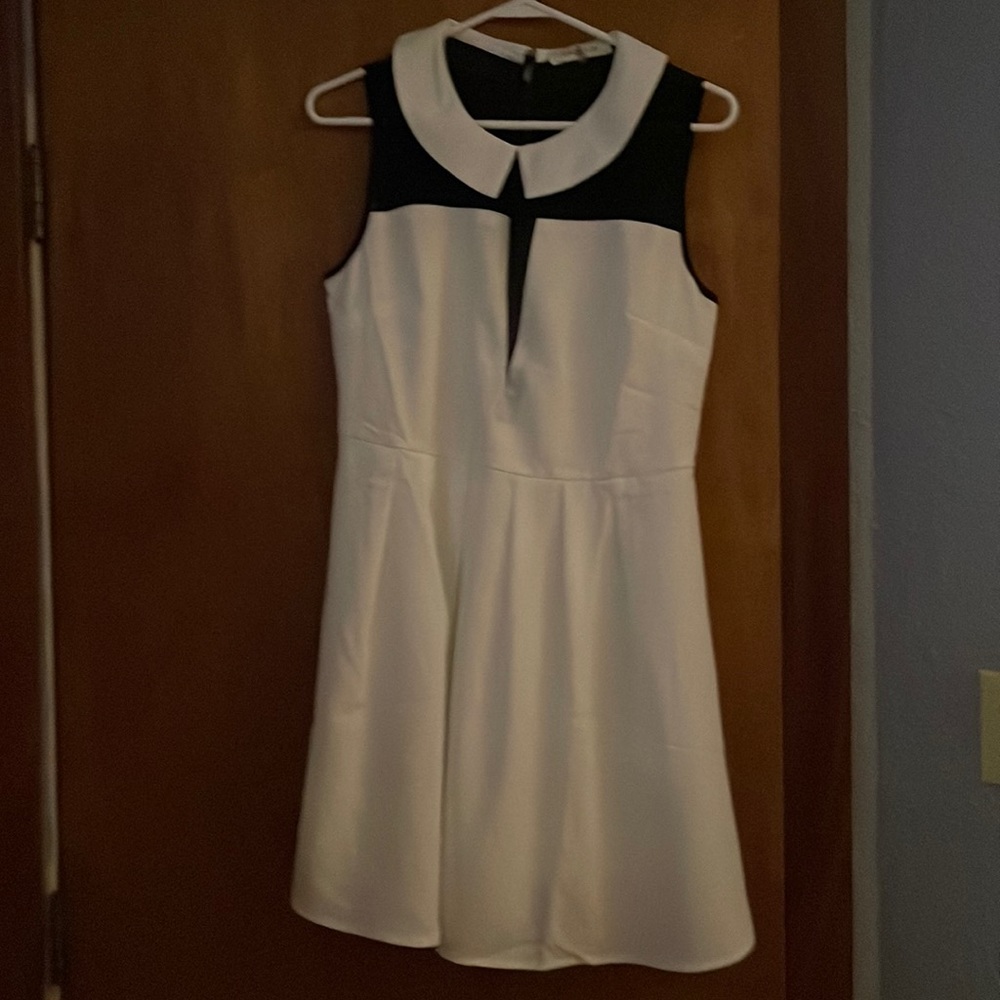 Griffin-Paris, White, with black dress, large